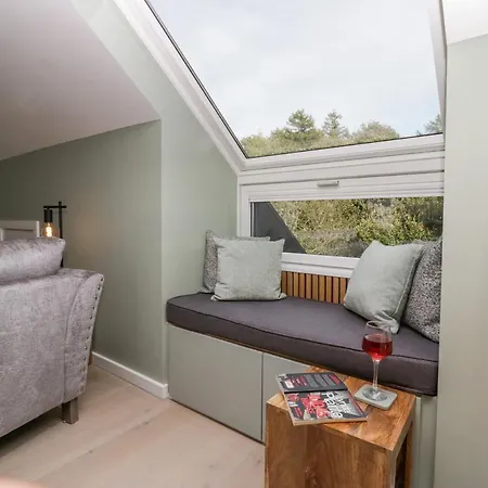 Watch Tree Apartman Ulverston